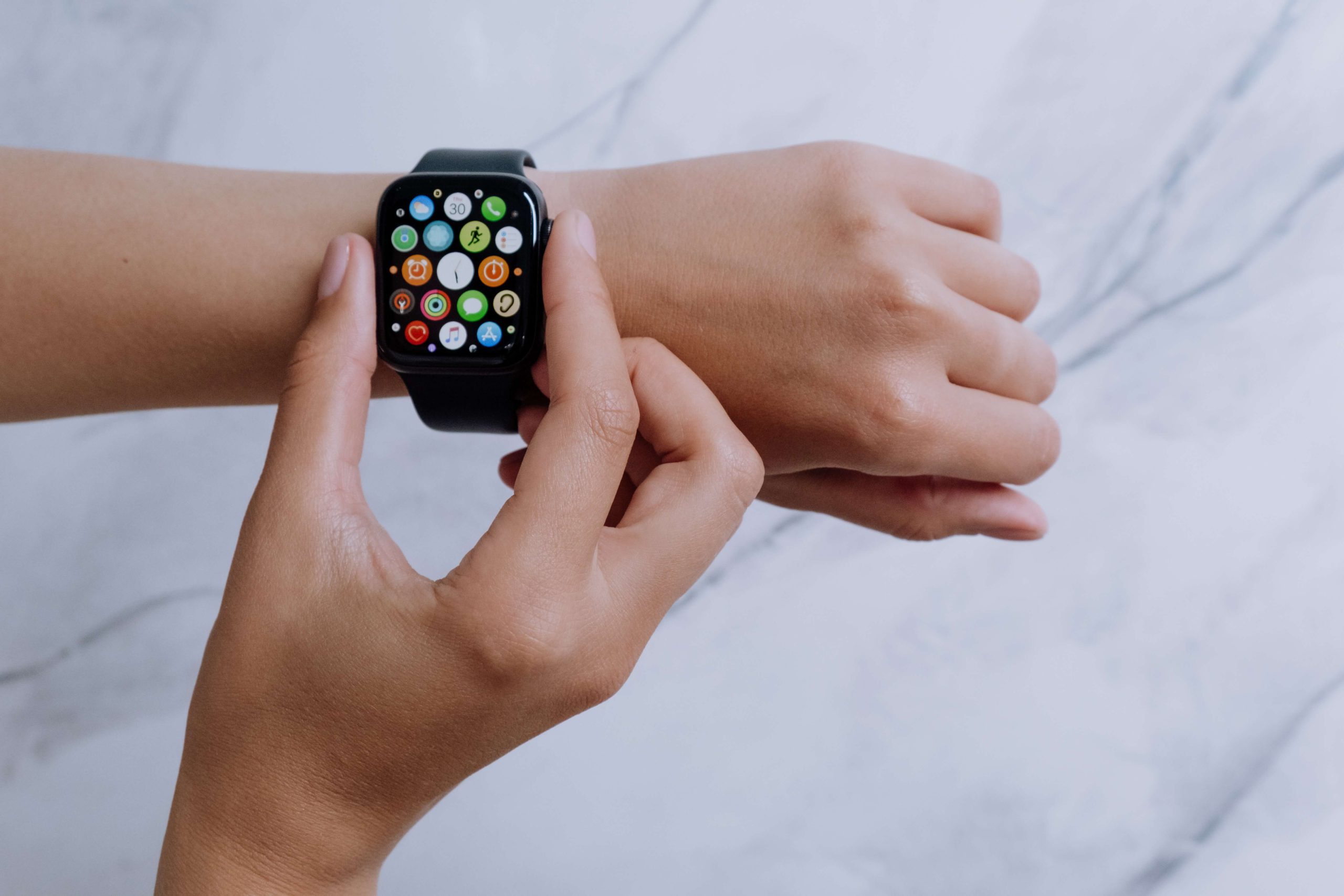 Does apple watch have gps tracking?